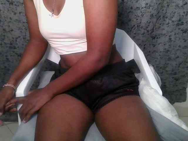 Brunnette-blonde webcam