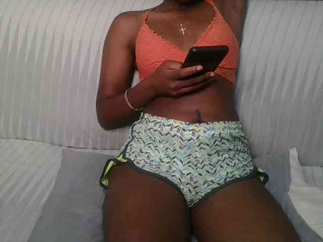 Brunnette-blonde webcam