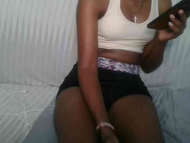 Brunnette-blonde webcam