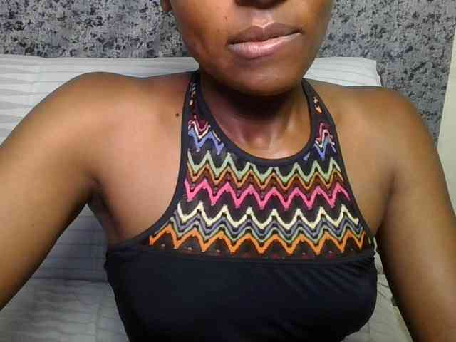 Brunnette-blonde webcam