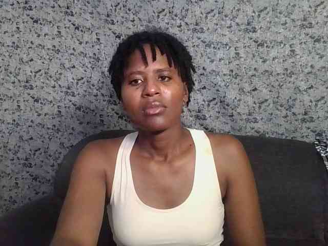 Brunnette-blonde Brunnette-blonde