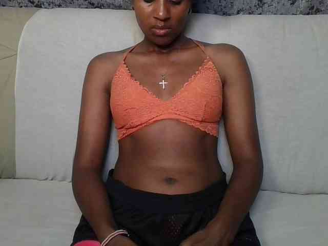 Brunnette-blonde webcam