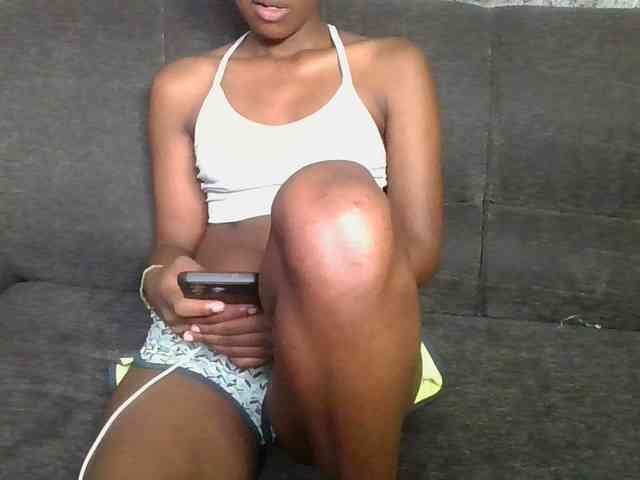 Brunnette-blonde webcam