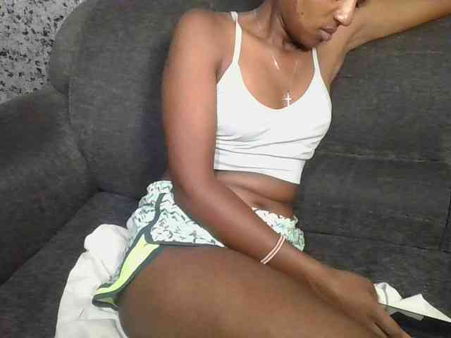 Brunnette-blonde webcam