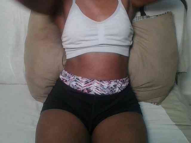 Brunnette-blonde webcam