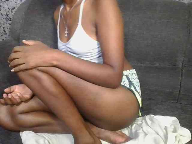 Brunnette-blonde webcam