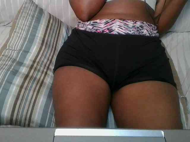 Brunnette-blonde webcam