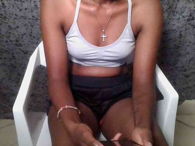 Brunnette-blonde webcam