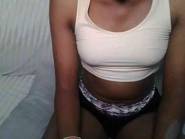 Brunnette-blonde webcam