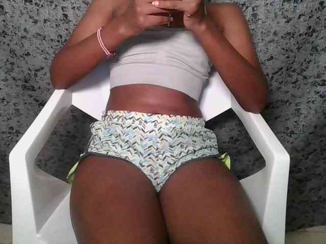 Brunnette-blonde webcam