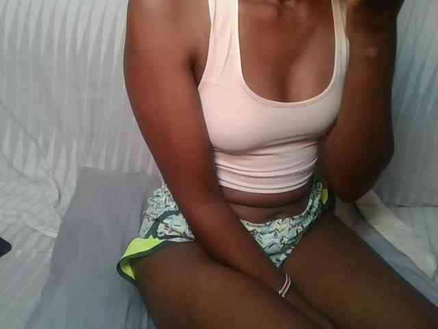 Brunnette-blonde webcam