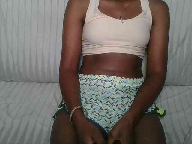 Brunnette-blonde webcam