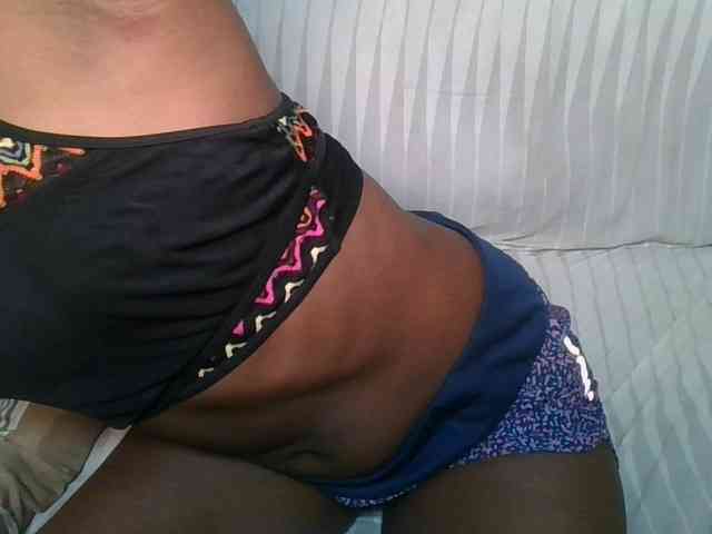 Brunnette-blonde webcam