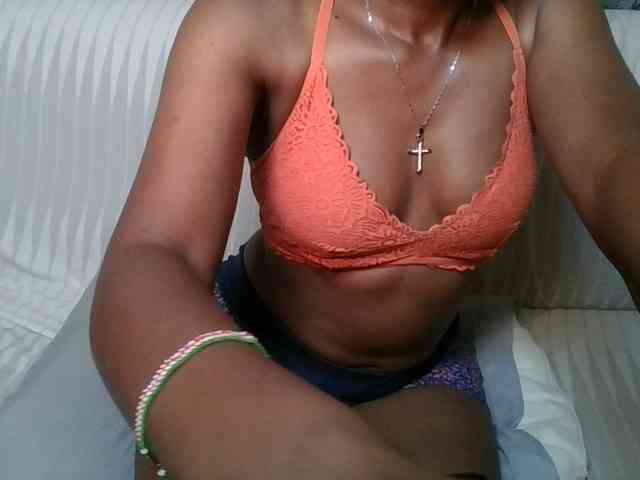 Brunnette-blonde webcam