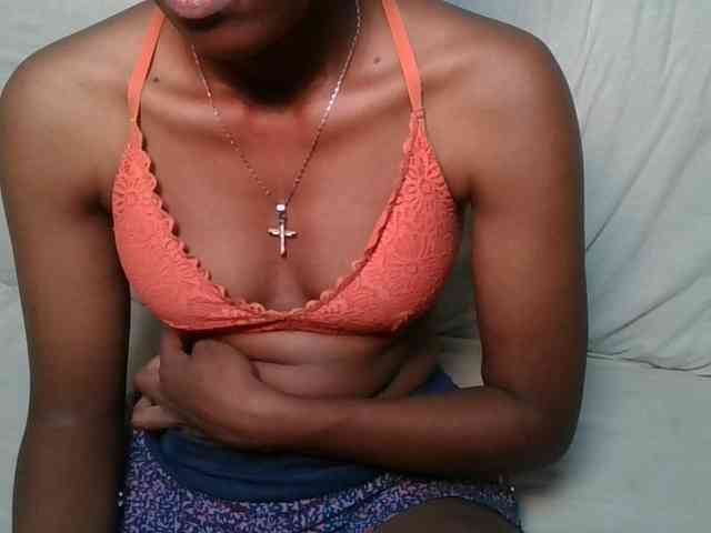 Brunnette-blonde webcam