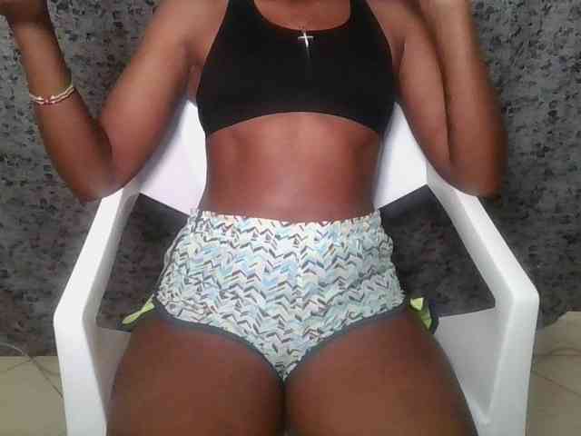 Brunnette-blonde webcam