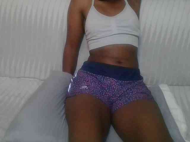 Brunnette-blonde webcam