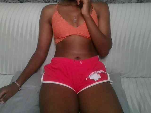 Brunnette-blonde webcam