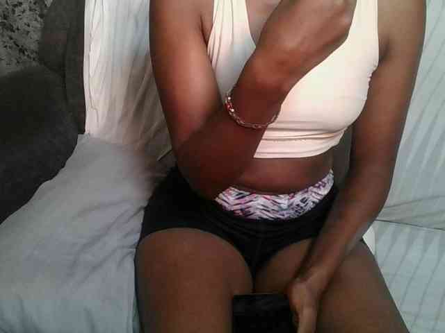 Brunnette-blonde webcam