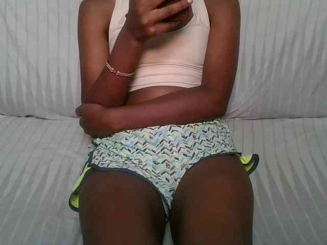 Brunnette-blonde webcam