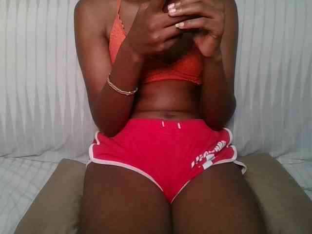 Brunnette-blonde webcam