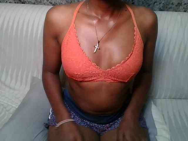 Brunnette-blonde webcam