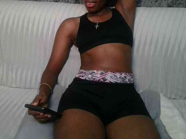 Brunnette-blonde webcam