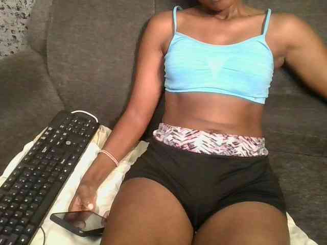 Brunnette-blonde webcam