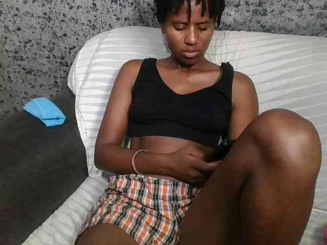 Brunnette-blonde webcam