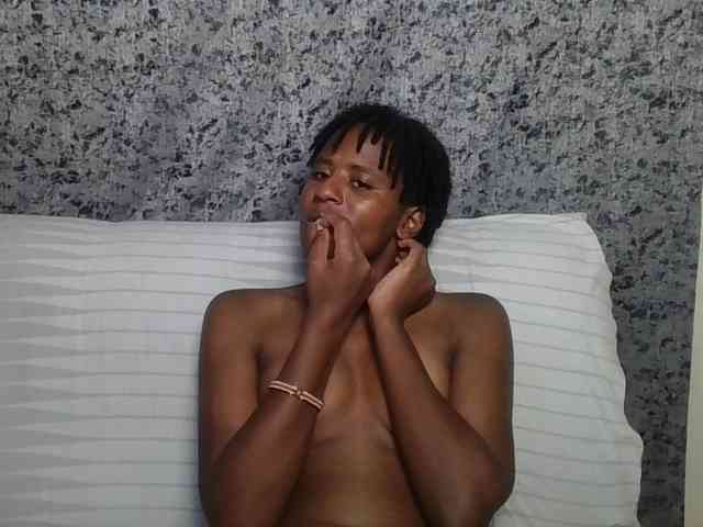 Brunnette-blonde webcam