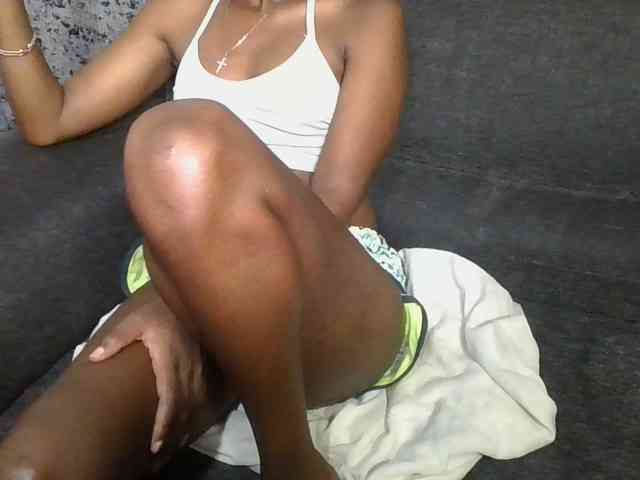 Brunnette-blonde webcam