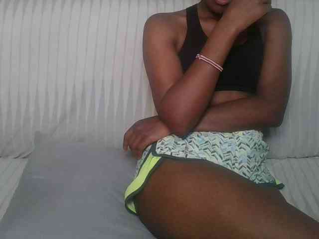 Brunnette-blonde webcam