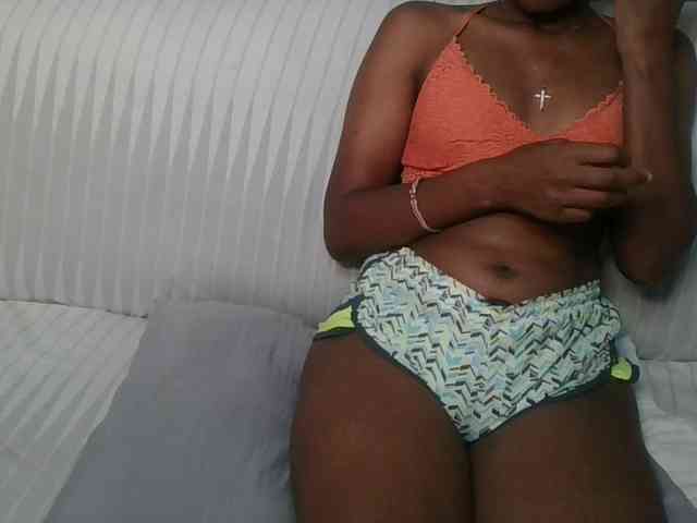 Brunnette-blonde webcam