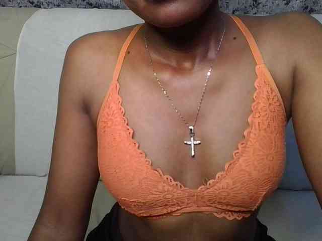 Brunnette-blonde webcam