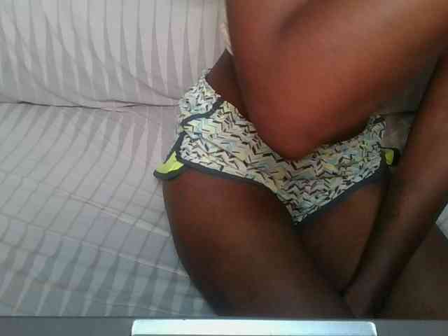 Brunnette-blonde webcam