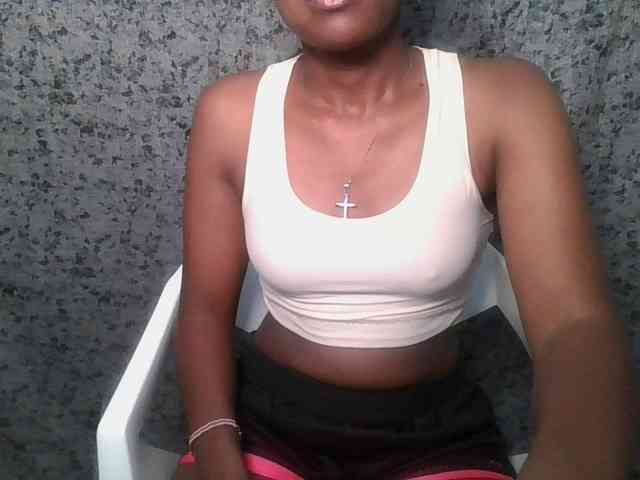 Brunnette-blonde webcam