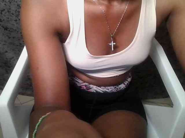 Brunnette-blonde webcam