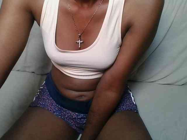 Brunnette-blonde webcam