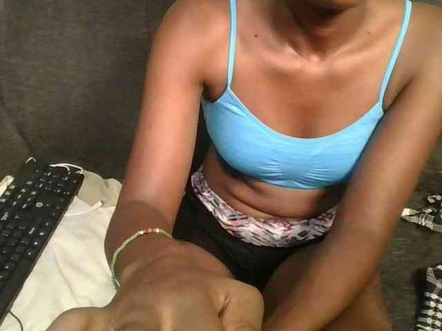 Brunnette-blonde webcam