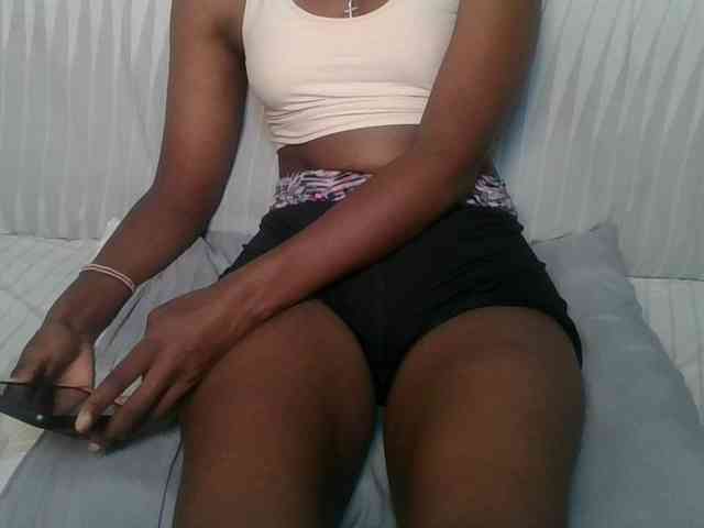 Brunnette-blonde webcam