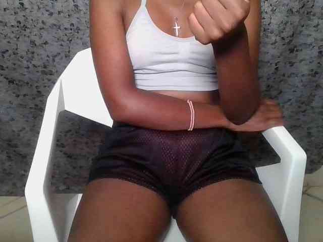 Brunnette-blonde webcam