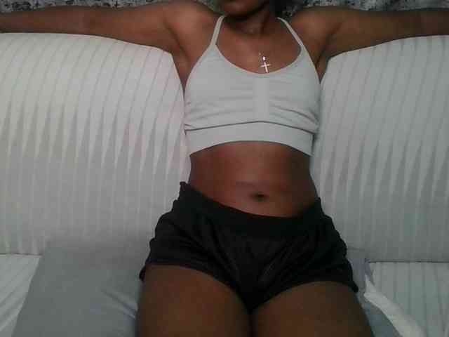 Brunnette-blonde webcam