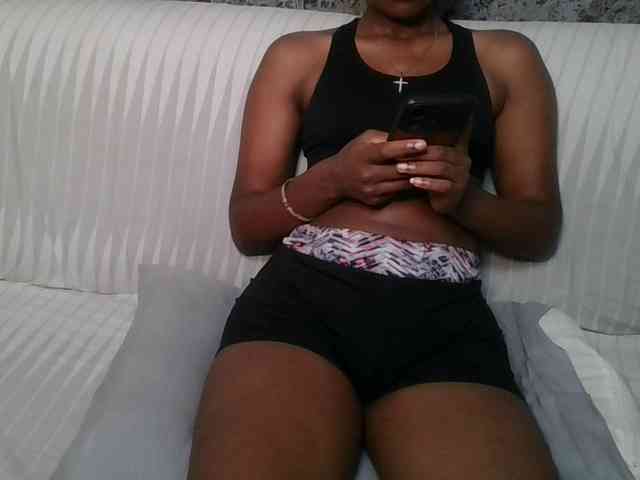 Brunnette-blonde webcam