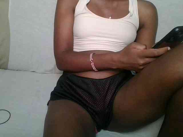 Brunnette-blonde webcam