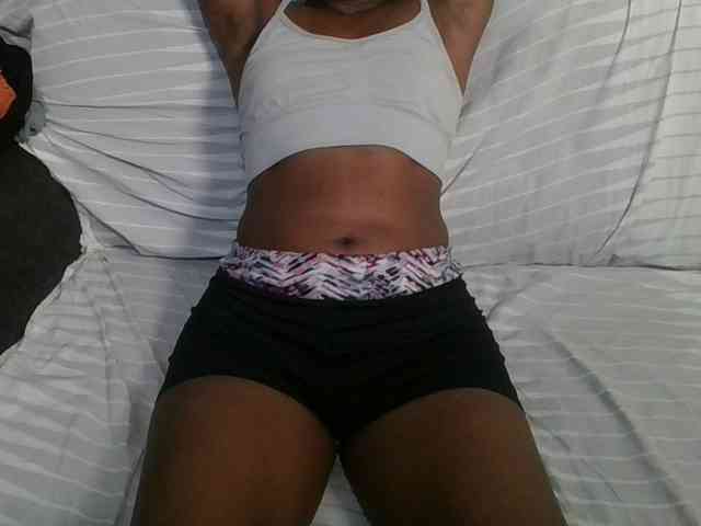 Brunnette-blonde webcam