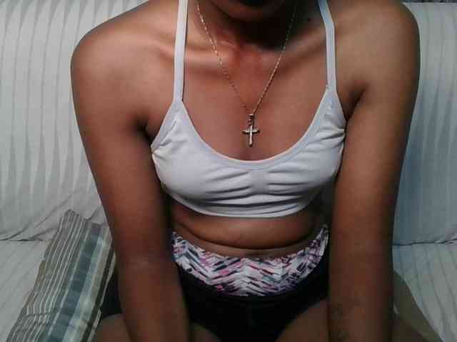 Brunnette-blonde webcam