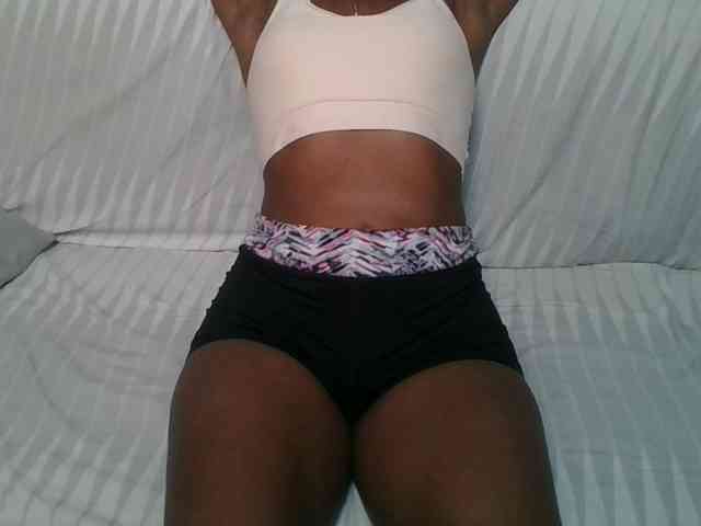 Brunnette-blonde webcam