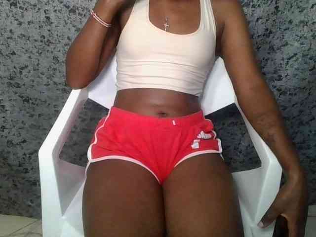 Brunnette-blonde webcam