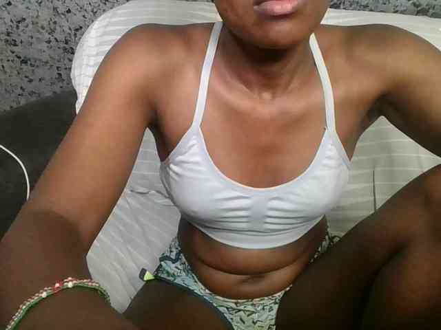 Brunnette-blonde webcam