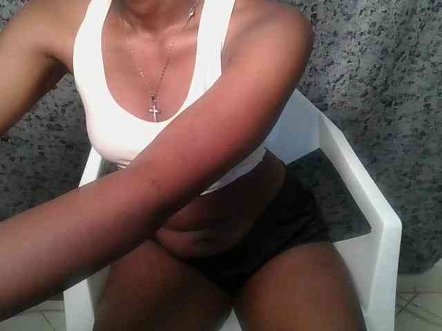 Brunnette-blonde webcam